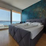 Elite